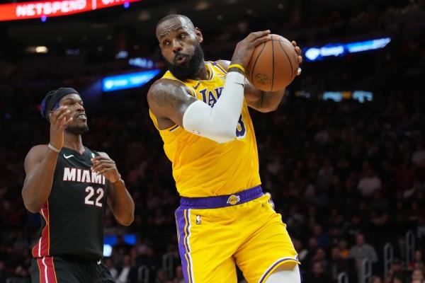 Lakers’ LeBron James (foot) questionable vs. Hawks