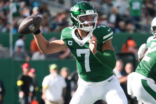 Report: Jets to start QB Justin Fields; Tyrod Taylor out