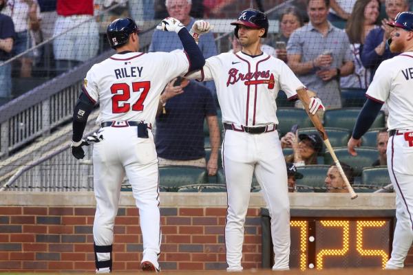 Braves top Cards with five-run 8th