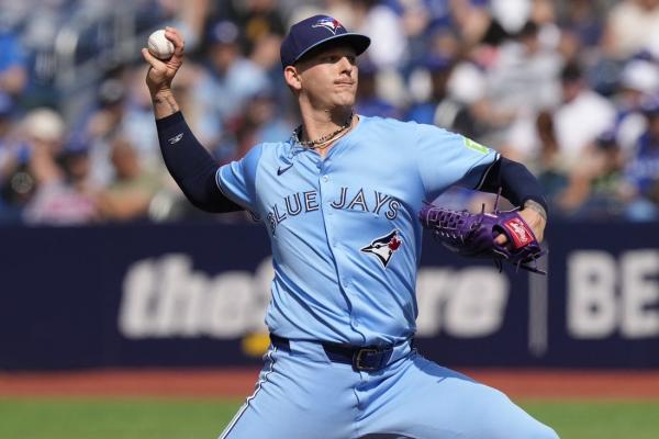 Bowden Francis takes no-hitter into 9th as Blue Jays down Angels