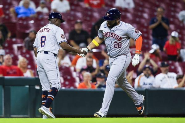 Report: Astros split with third-base coach Gary Pettis