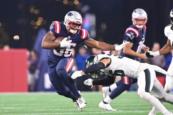 Late TD, two-point conversion lift Eagles over Patriots