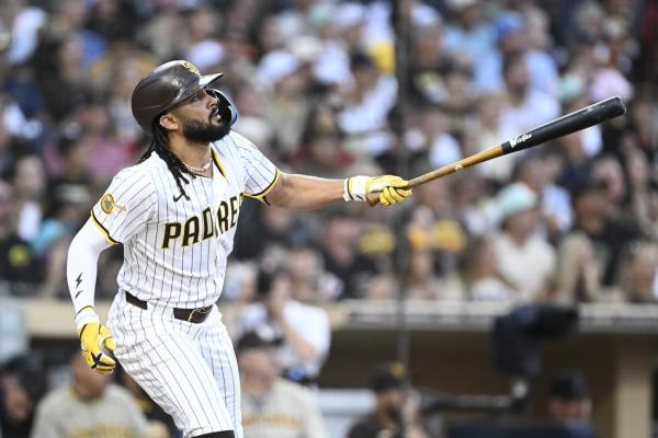Fernando Tatis Jr., Manny Machado power Padres past D-backs