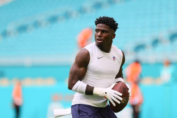 Dolphins WR Tyreek Hill detained by cops, expected to play