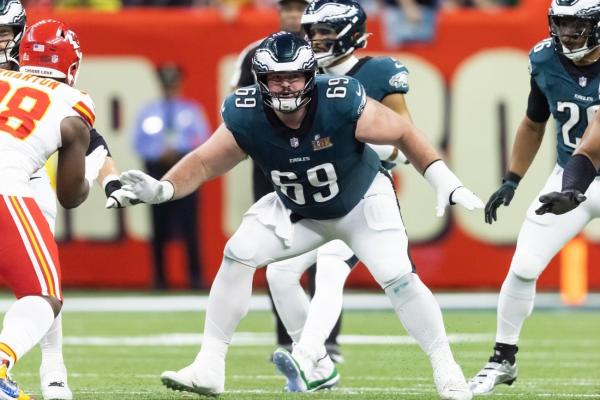 Eagles Pro Bowl G Landon Dickerson practices ahead of opener vs. Cowboys