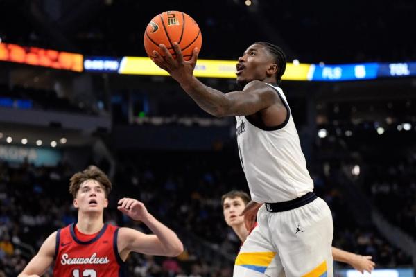 Kam Jones explodes for 32 as No. 18 Marquette blasts Stony Brook