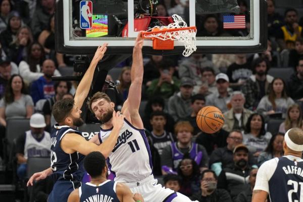 Kings best Mavs, shed 6-game losing streak thumbnail