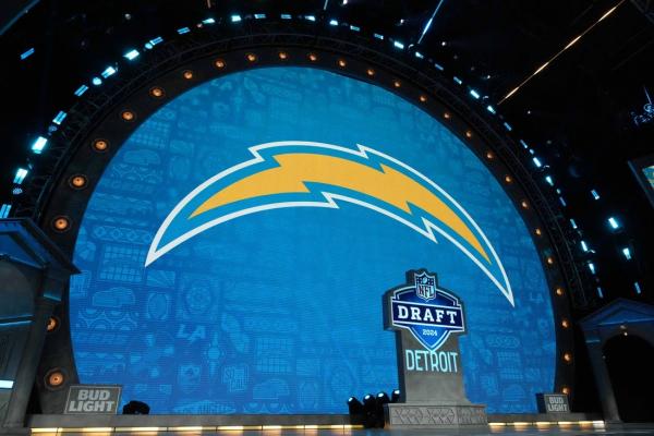 Chargers escape inoperable elevator in Dallas