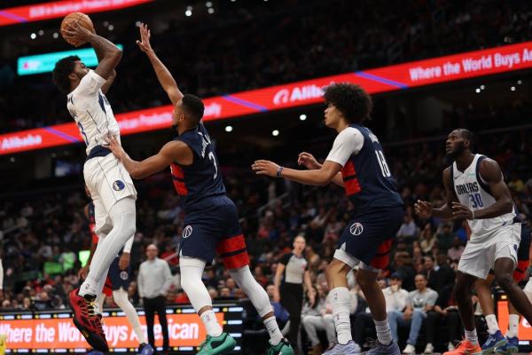 Mavericks halt losing streak with narrow win over hapless Wizards