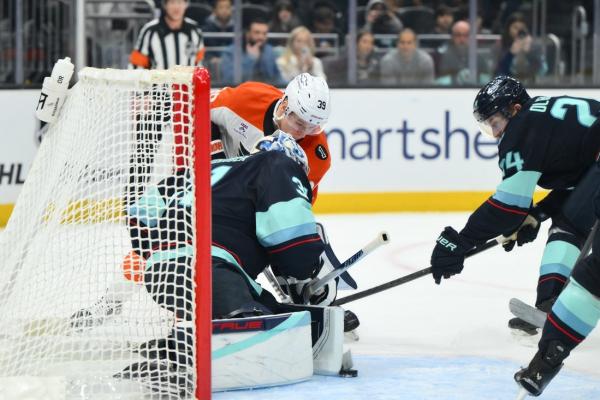 Philipp Grubauer stands tall to lift Kraken over Flyers