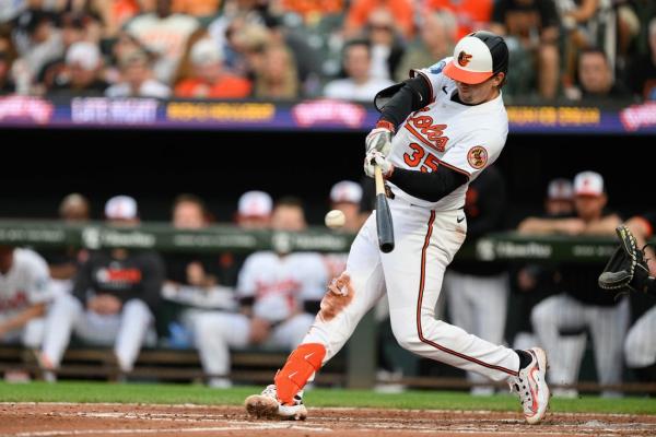 Orioles rally, hold off Yankees to secure series win