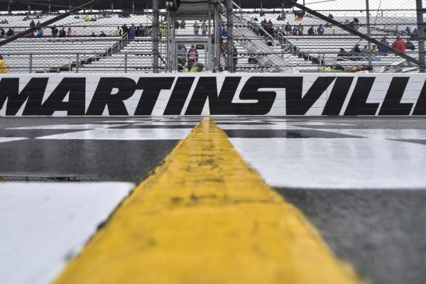 Championship chasers can’t count on help at Martinsville