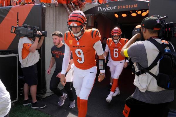 Bengals QB Joe Burrow departs with lower leg injury