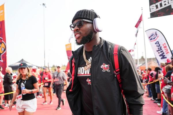 Without key cog, Louisville takes aim at Bowling Green