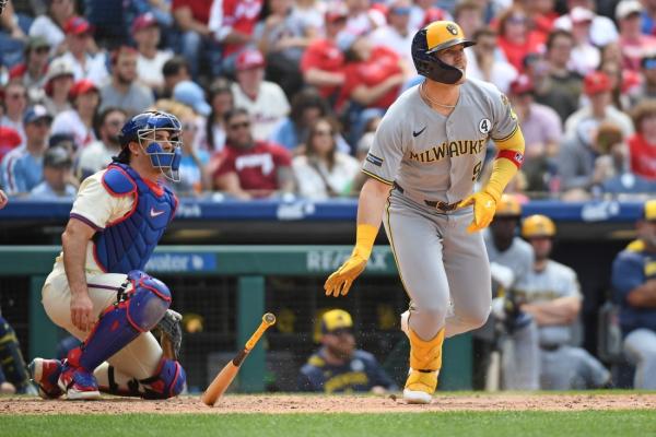 MLB roundup: Brewers win 7th straight, sweep series from Phillies