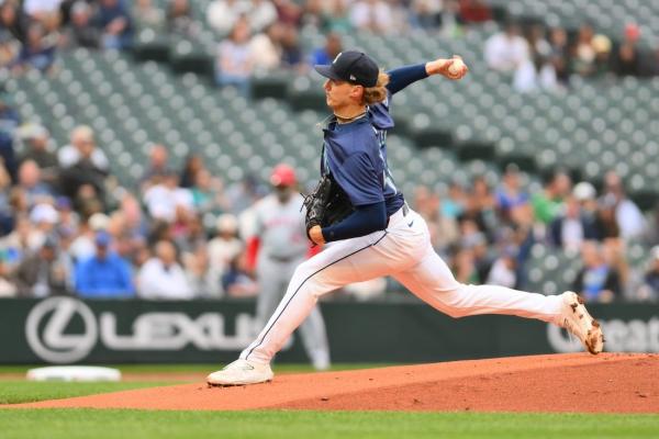 Angels rally late for victory over Mariners thumbnail