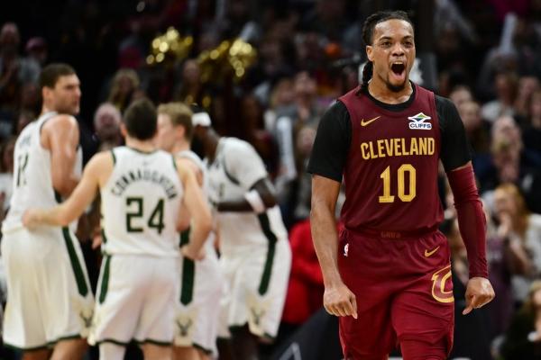 Clutch finish leads unbeaten Cavs past Bucks again thumbnail