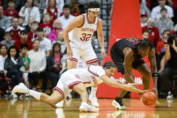 Indiana edges Winthrop despite horrid 3-point shooting