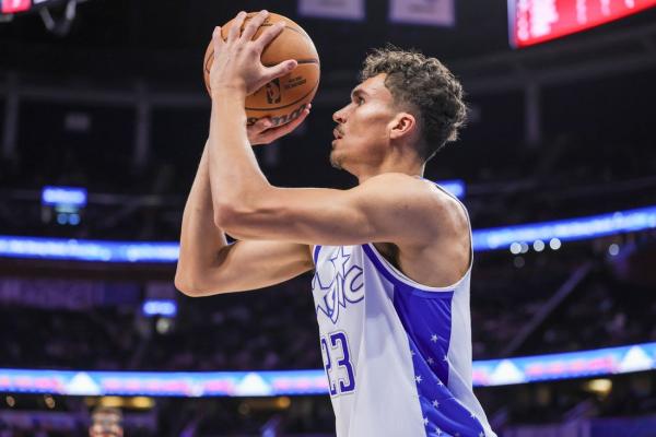 Torrid-shooting Magic extend Clippers’ tailspin in rout