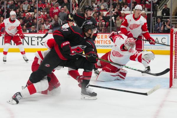 Hurricanes snap skid with 3-goal 2nd period vs. Wings