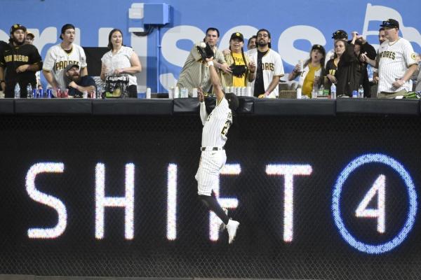 Padres blank Diamondbacks with the help of home run robberies