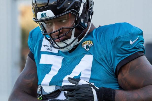 Reports: Eagles bring back OT Fred Johnson via trade with Jags thumbnail