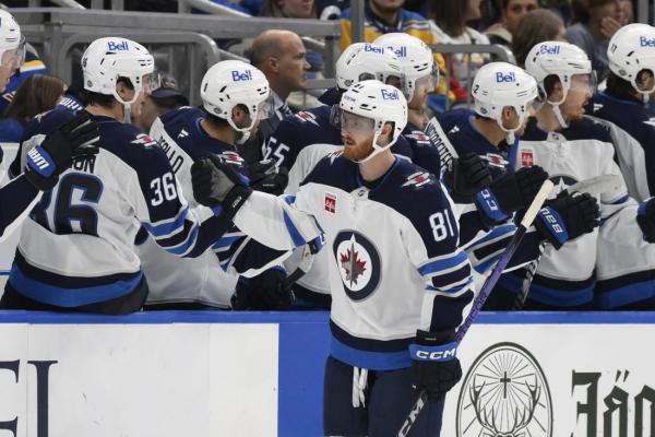 NHL roundup: Jets nip Blues, remain perfect