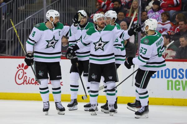 Matt Duchene, Stars hold off Devils