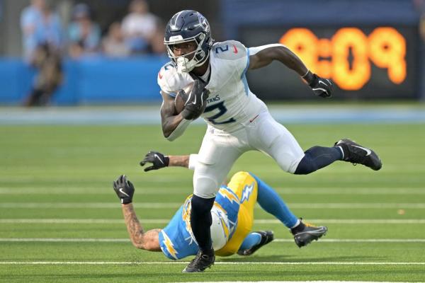 Titans RB Tyjae Spears (concussion) to return vs. Commanders thumbnail