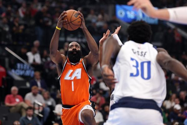 Cooper Flagg scores 35 as Mavs eke out win vs. Clippers