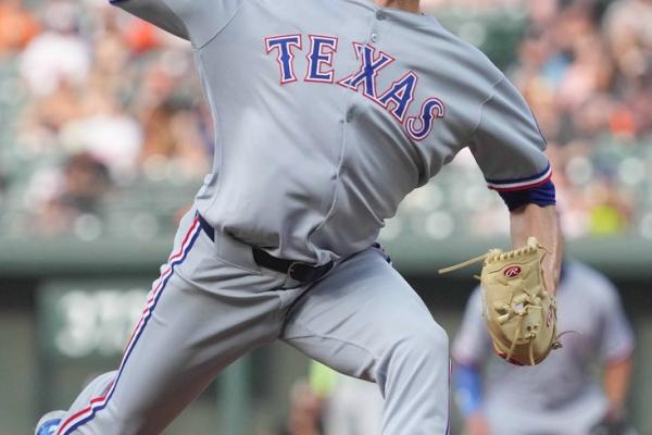 Jacob deGrom retires first 18 as Rangers blank Orioles