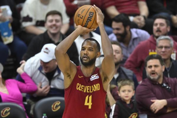 NBA roundup: Cavs tie team record with 15th straight win