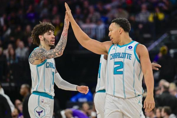 Hornets sink 24 treys in 55-point rout of Jazz