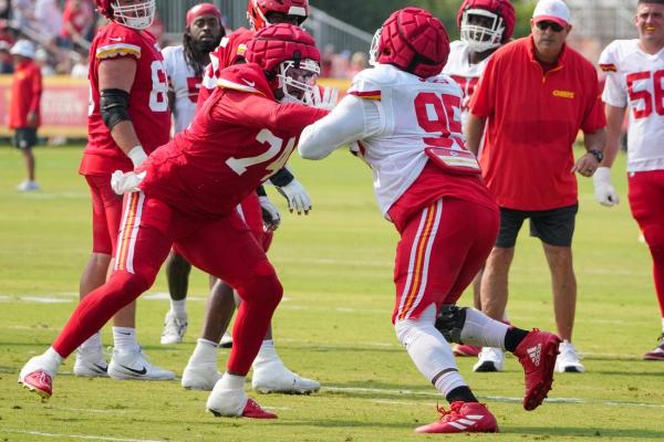 Andy Reid: Chiefs RT Jawaan Taylor (shoulder) will be ‘OK’