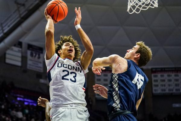 After sluggish start, No. 3 UConn coasts to 39-point win over New Hampshire