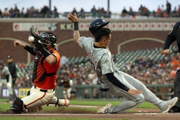 Mark Canha’s sac fly in 9th lifts Giants past Tigers