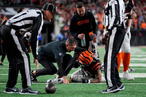 Bengals top RB Chase Brown (ankle) out vs. Steelers thumbnail