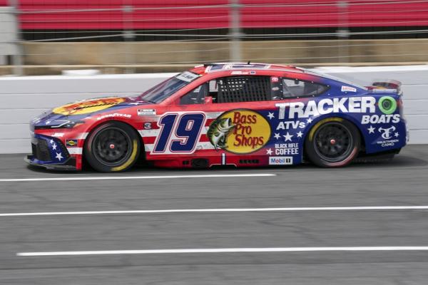 Chase Briscoe edges Kyle Larson for Coca-Cola 600 pole