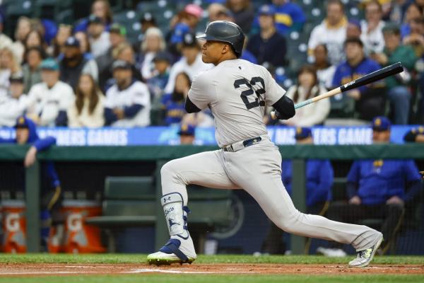 Yankeesâ Juan Soto scratched with knee swelling, but X-rays OK thumbnail