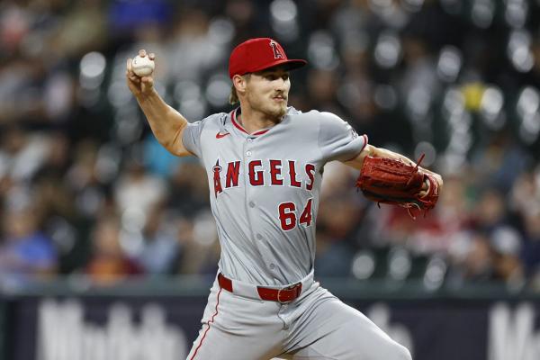 White Sox rally to edge Angels, avoid history