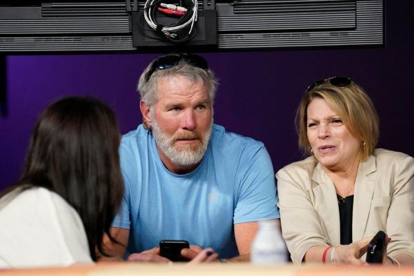 Brett Favre seeks to re-ignite lawsuit against Shannon Sharpe thumbnail