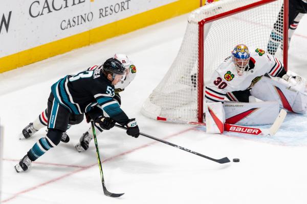 Sharks end skid on home ice by defeating Blackhawks