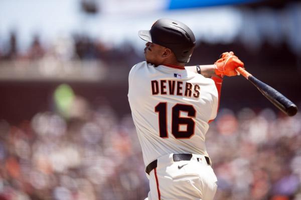 Rafael Devers hits first HR for Giants in win over Red Sox thumbnail