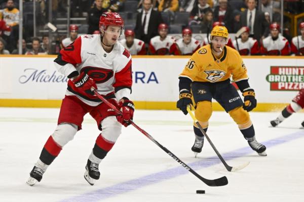 Sebastian Aho scores twice as Hurricanes top Predators to win 5th straight