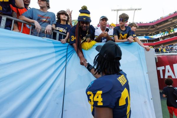 Four-star WR Zion Robinson commits to Michigan