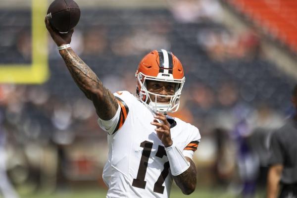 Report: With QBs aplenty, Browns to listen to trade offers