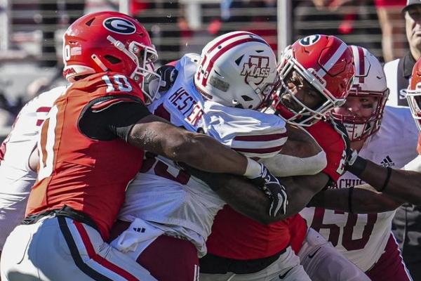 No. 10 Georgia scores nearly at will, destroys UMass