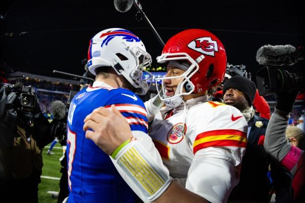 Chiefs, Bills renew rivalry from middle of AFC pack