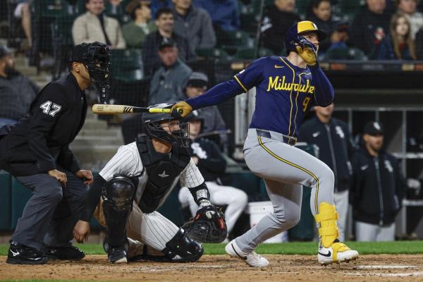 Jake Bauers key hit helps lift Brewers over White Sox