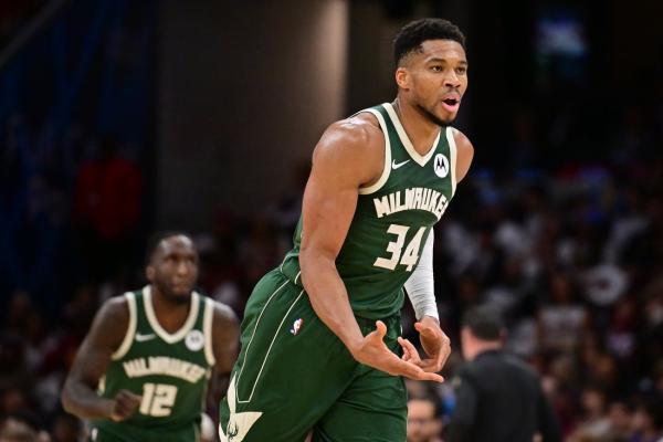 Knicks visit Giannis Antetokounmpo, Bucks in battle of East contenders
